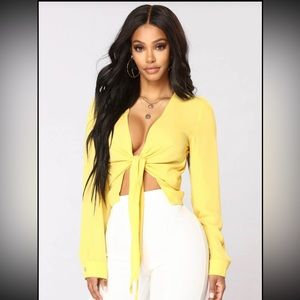 Beautiful yellow tie front crop top XS